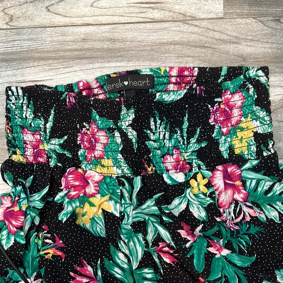 🌺Derek Heart Hawaiian Print Shorts in Size Medium 🌺 - Picture 3 of 5